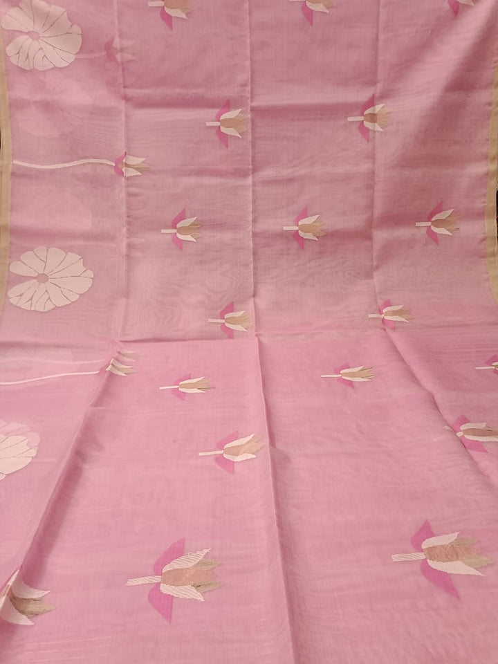 Baby Pink & White Muslin Silk Handwoven Jamdani Saree (jamdani saree, jamdani sarees, cotton jamdani saree, jamdani cotton saree, balaram saha online, jamdani saree online, soft jamdani saree, Jamdani Border Saree, balaram saha handloom saree store photos, muslin silk)  https://www.e-monsite.com/