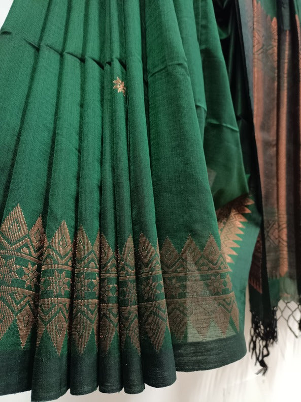 Green and Copper Soft Handloom Cotton Banarasi Saree - By Balaram Saha - (handloom saree, cotton saree, handloom cotton saree, balaram saha online, handloom sarees, balaram saha handloom saree store photos, balaram saha handloom saree store, cotton handloom saree, bengal handloom sarees, pure cotton, Zari border, handloom cotton saree with zari border, soft cotton saree with zari border, cotton saree for women, cotton saree online)
