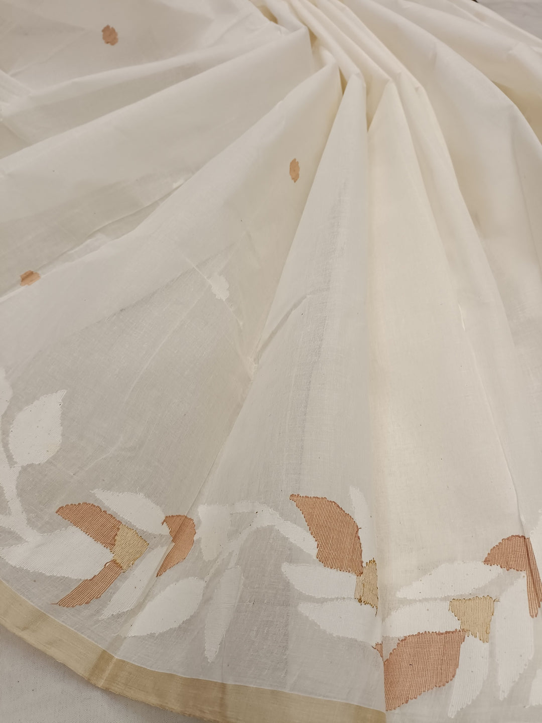 Off-White Handloom Handwoven Fine Cotton jamdani Saree Balaram Saha