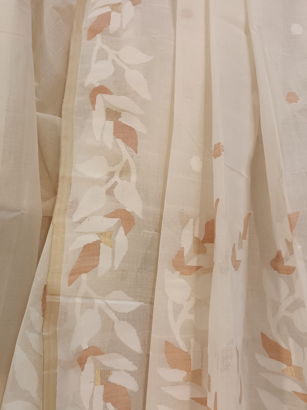 Off-White Handloom Handwoven Fine Cotton jamdani Saree Balaram Saha