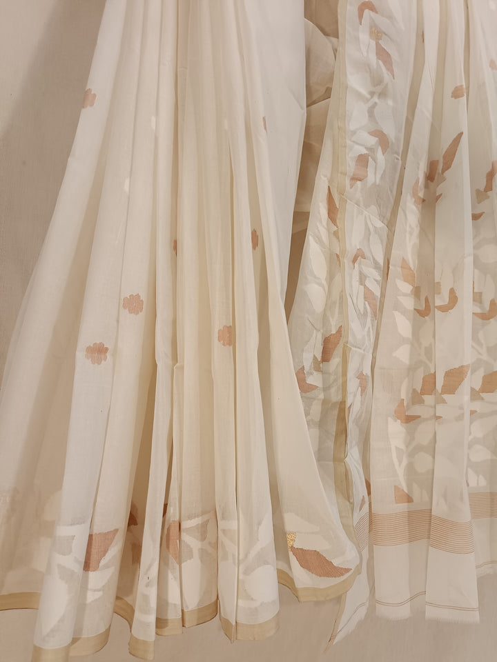 Off-White Handloom Handwoven Fine Cotton jamdani Saree Balaram Saha