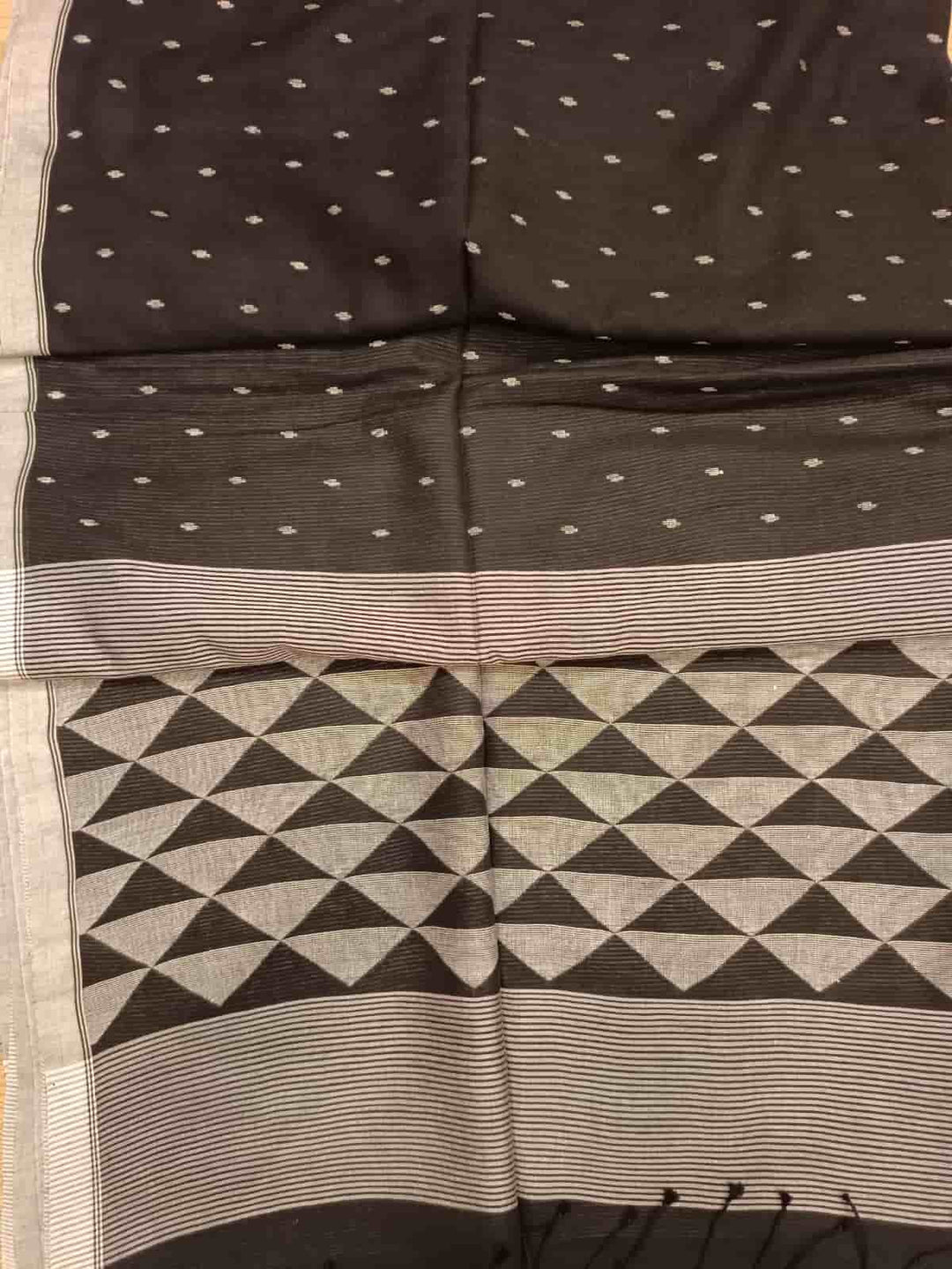 Handwoven Black & White Cotton Jamdani Saree - By Balaram Saha  - (jamdani saree, jamdani sarees, cotton jamdani saree, jamdani cotton saree, handloom cotton saree, balaram saha online, jamdani saree online, soft jamdani saree)
https://www.hugedomains.com/