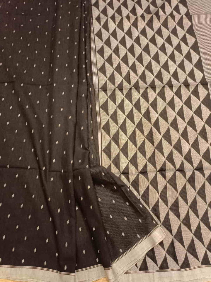 Handwoven Black & White Cotton Jamdani Saree - By Balaram Saha  - (jamdani saree, jamdani sarees, cotton jamdani saree, jamdani cotton saree, handloom cotton saree, balaram saha online, jamdani saree online, soft jamdani saree)
https://www.4shared.com/