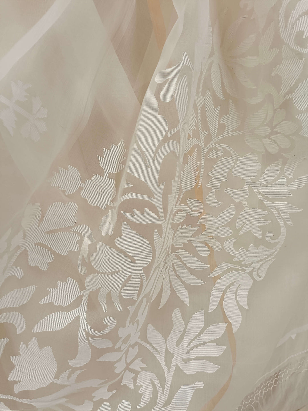 off-White and White pure Muslin Silk Handwoven Jamdani Saree Balaram Saha