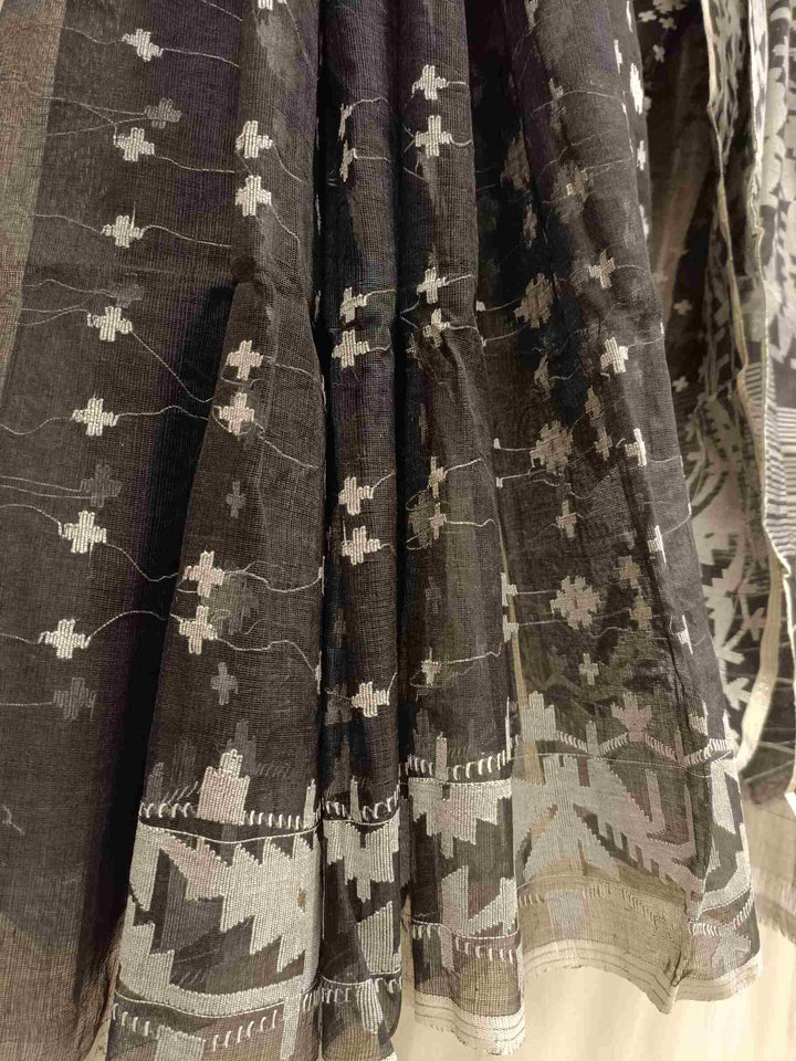 Black & White Handwoven Bangladesh Dhakai Jamdani saree Balaram Saha