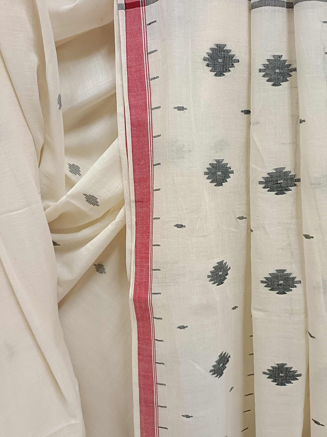 Off White & red handloom handspun Cotton Jamdani Saree Balaram Saha