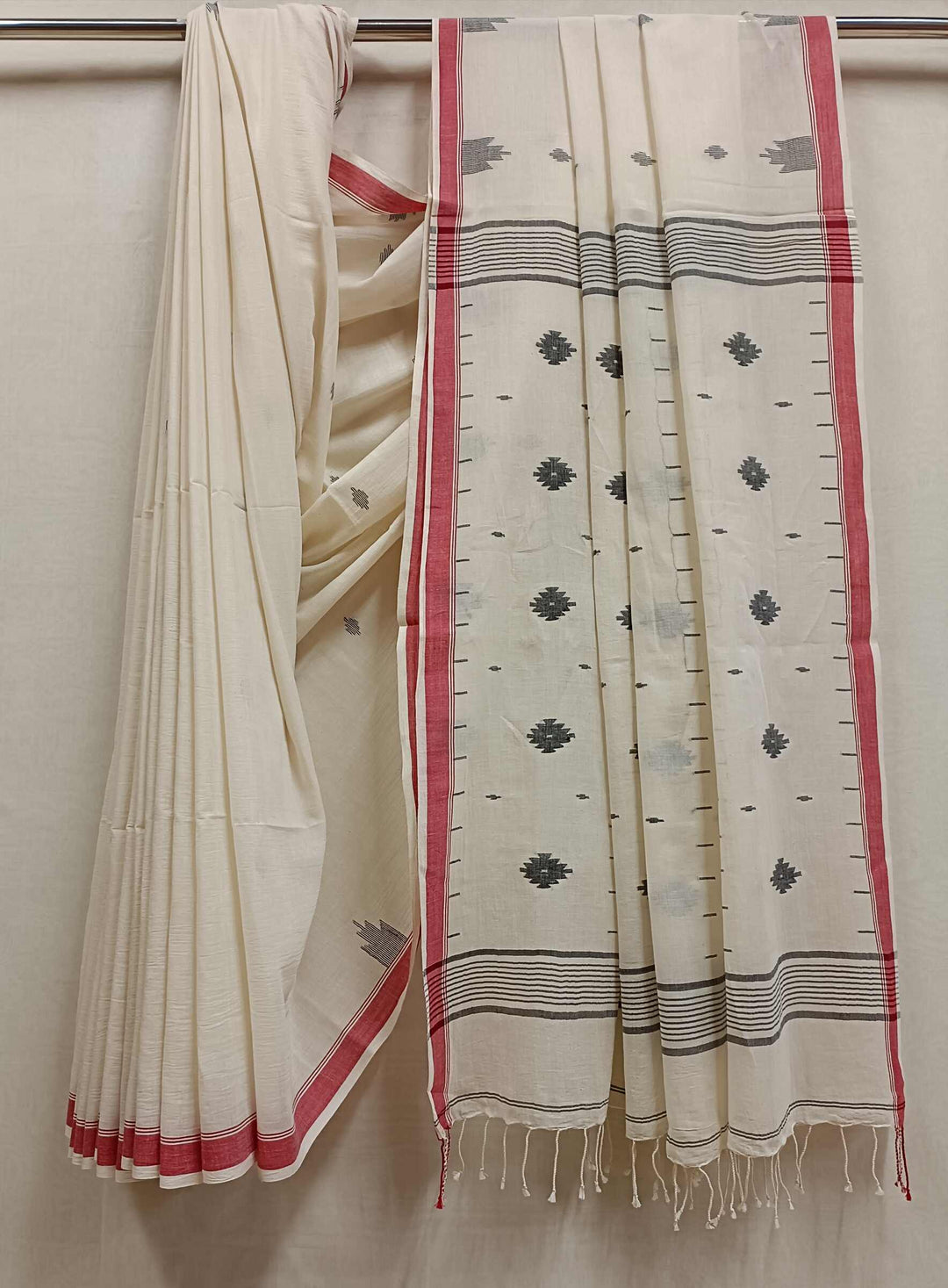 Off White & red handloom handspun Cotton Jamdani Saree Balaram Saha