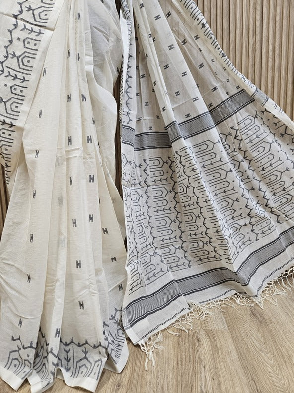 Off-White & Black Cotton Jamdani Saree by Balaram Saha -  (handloom saree, jamdani saree, jamdani sarees, cotton jamdani saree, jamdani cotton saree, handloom cotton saree, balaram saha online, jamdani saree online, soft jamdani saree, dhakai jamdani saree, dhakai jamdani saree, Jamdani Border Saree, handloom saree, balaram saha saree, balaram saha gariahat)
https://www.opera.com/