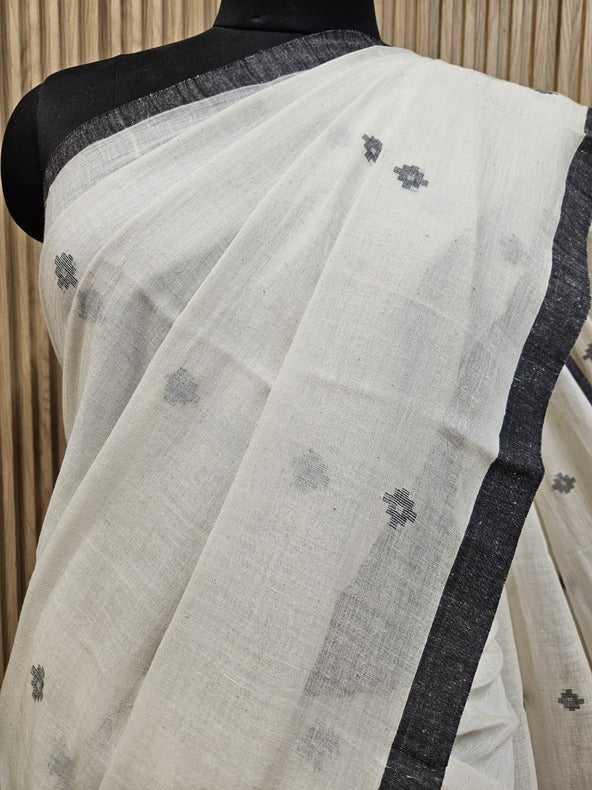 Off-White & Black Handwoven Cotton Jamdani Saree by Balaram Saha - (dhakai jamdani saree, jamdani saree, jamdani sarees, cotton jamdani saree, jamdani cotton saree, handloom cotton saree, original dhakai jamdani saree, jamdani sarees, soft dhakai jamdani saree, jamdani saree Bangladesh, balaram saha, balaram saha handloom saree store, balaram saha saree, balaram saha online, balaram saha saree online, balaram saha gariahat)