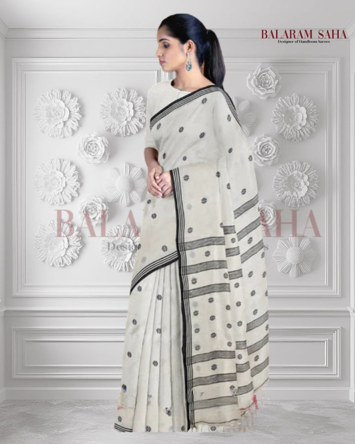 Off-White and Black Handspun Cotton Jamdani Saree by Balaram Saha - (handloom saree, jamdani saree, jamdani sarees, cotton jamdani saree, jamdani cotton saree handloom cotton saree, balaram saha online, jamdani saree online, soft jamdani saree)  https://www.globo.com/