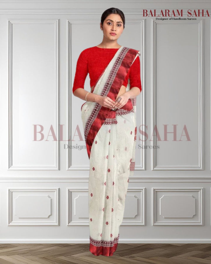 Off White & Red and Blue Handloom Cotton Saree (handloom saree, cotton saree, handloom cotton saree, balaram saha online, handloom sarees, cotton handloom saree)   https://www.20minutos.es/