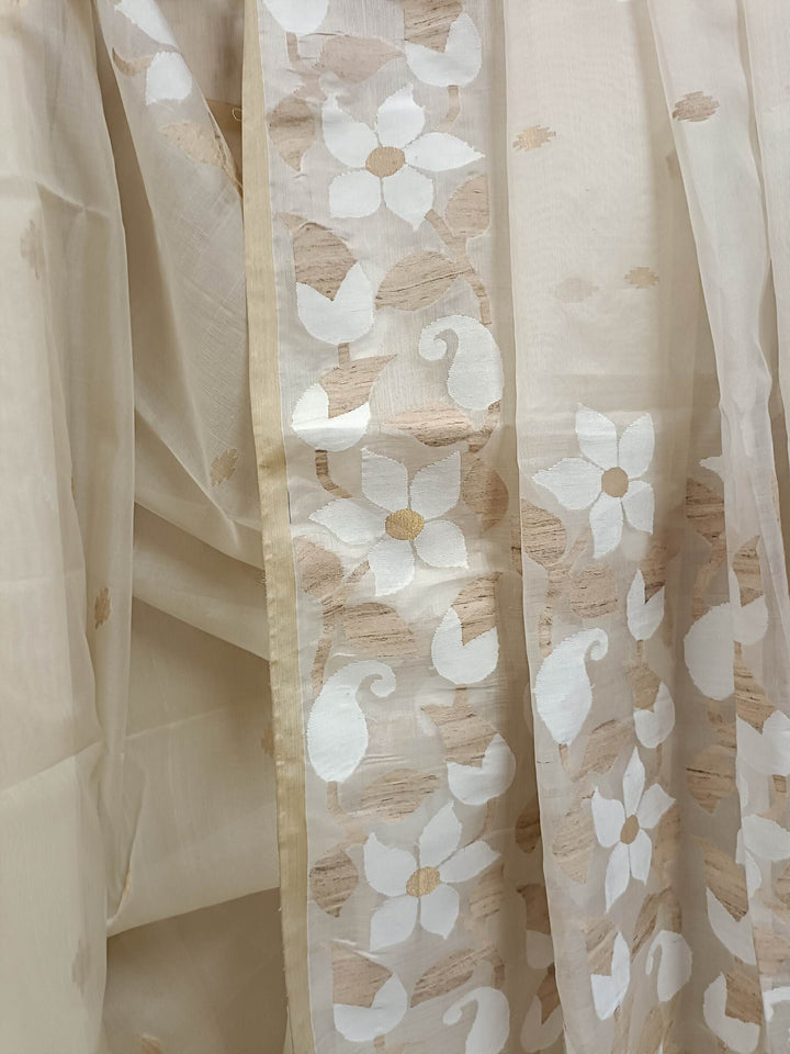 Off-White Fine Qualify Handwoven Muslin Silk Jamdani Saree Balaram Saha