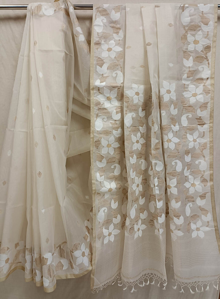 Off-White Fine Qualify Handwoven Muslin Silk Jamdani Saree Balaram Saha