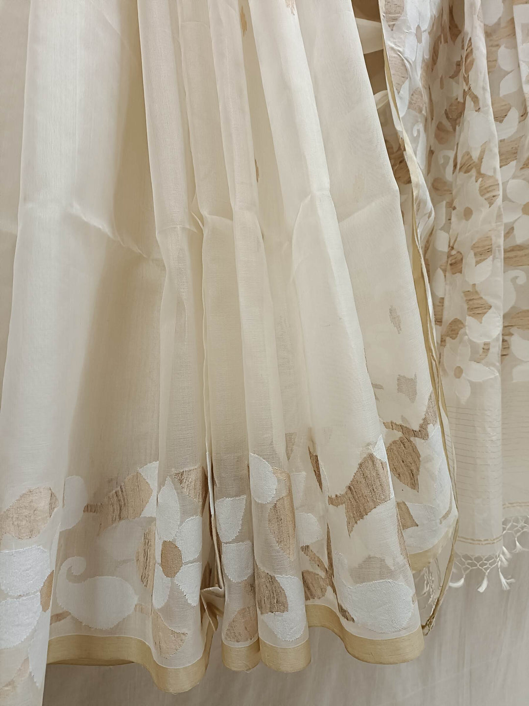 Off-White Fine Qualify Handwoven Muslin Silk Jamdani Saree Balaram Saha