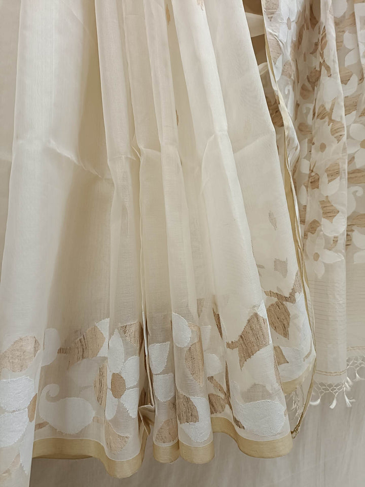 Off-White Fine Qualify Handwoven Muslin Silk Jamdani Saree Balaram Saha