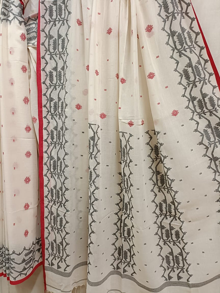 Kolkata's Timeless Arrival White Red Handwoven Soft Muslin Cotton Jamdani Saree Balaram Saha (handloom saree, cotton saree, handloom cotton saree, balaram saha online, handloom sarees, balaram saha handloom saree store photos, balaram saha handloom saree store, cotton handloom saree, bengal handloom sarees, pure cotton, cotton saree for women, cotton saree online, muslin saree, muslin cotton saree )