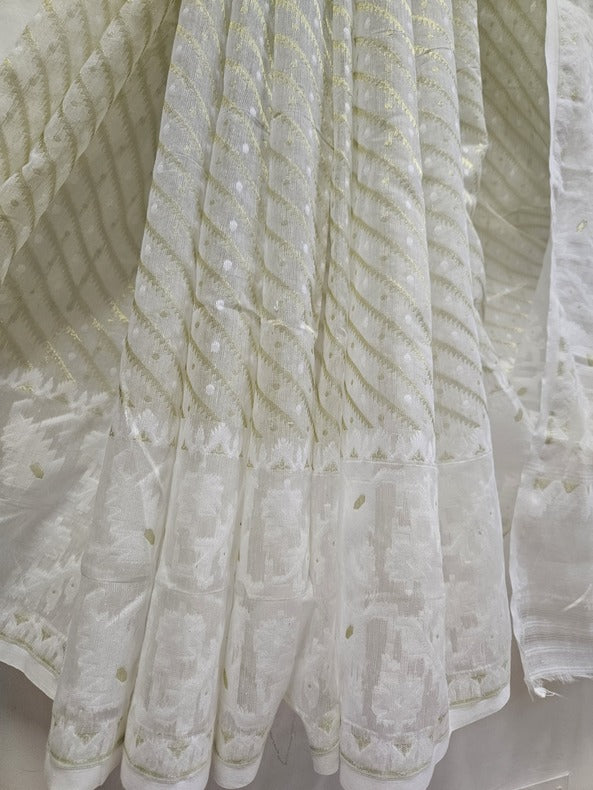 White & Gold Soft Handloom Jacquard Jamdani Saree by Balaram Saha - (dhakai jamdani saree, jamdani saree, jamdani sarees, cotton jamdani saree, jamdani cotton saree, handloom cotton saree, balaram saha online, jamdani saree online, soft jamdani saree, muslin jamdani saree, original dhakai jamdani saree, jamdani sarees, soft dhakai jamdani saree, white jamdani saree, jamdani saree bangladesh )
https://www.newyorker.com/