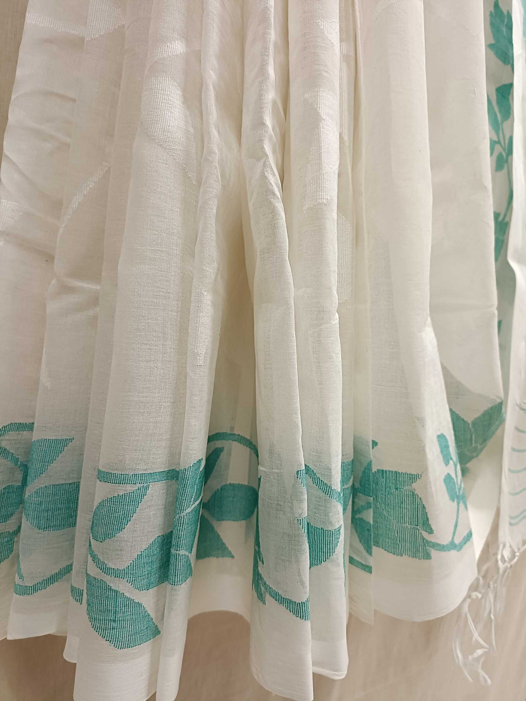 White & Green Fine Cotton Handwoven Dhakai Jamdani Saree Balaram Saha