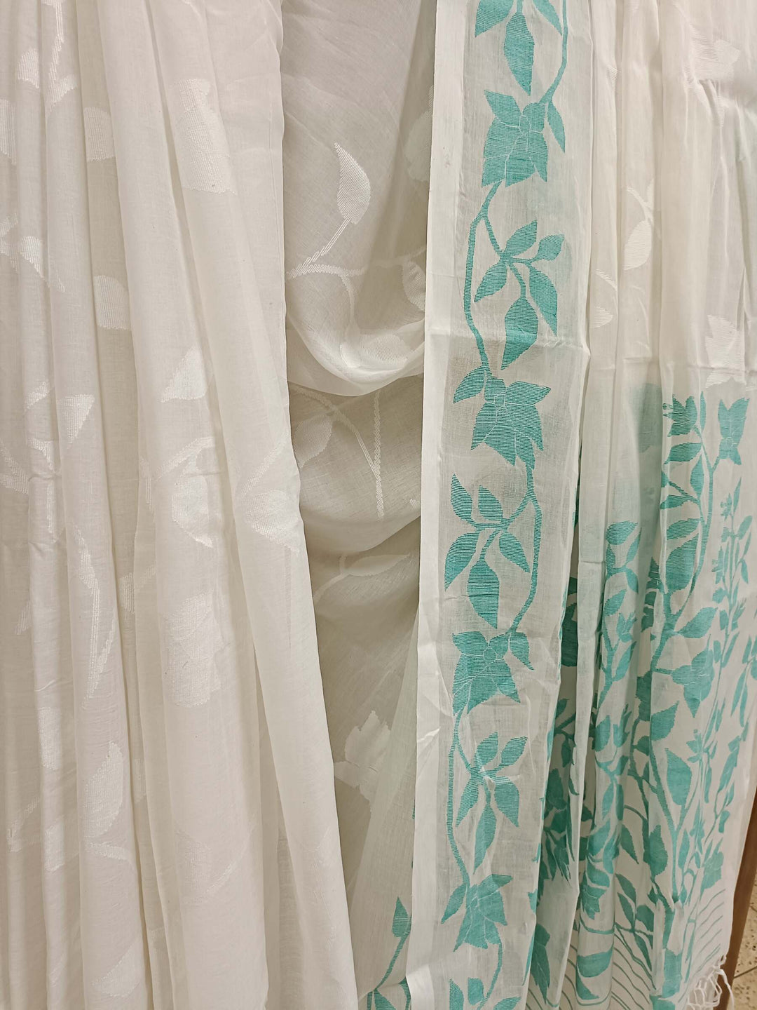 White & Green Fine Cotton Handwoven Dhakai Jamdani Saree Balaram Saha