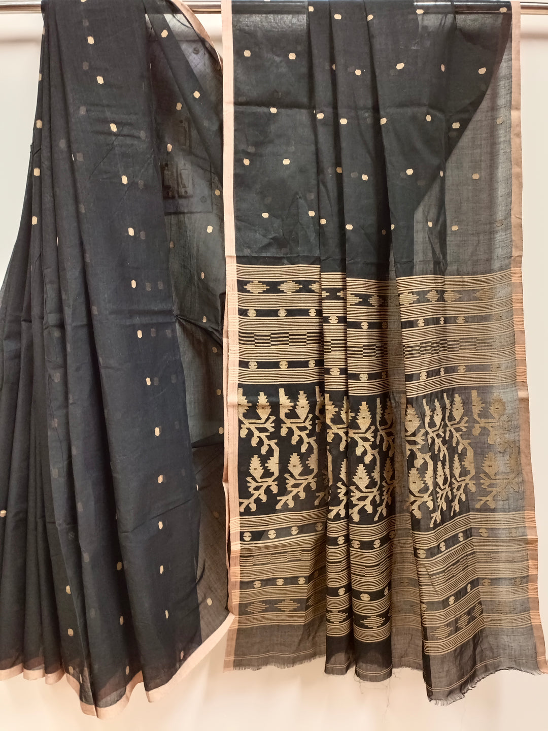 Black and Beige Handloom Traditional Handwoven Cotton Jamdani Saree Balaram Saha