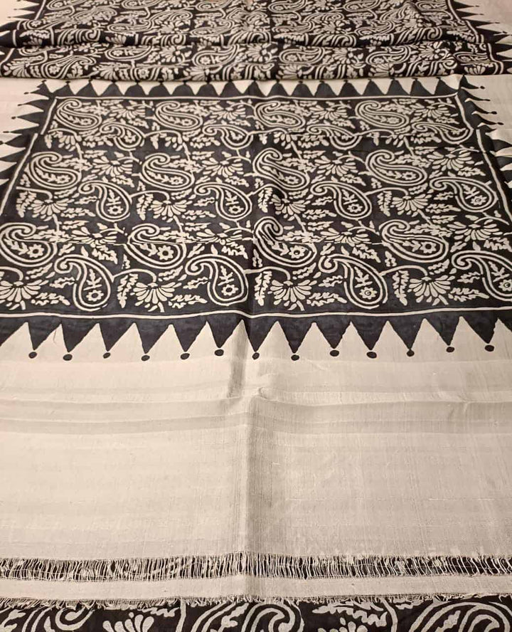 Black & White Pure Bengal Silk Handblock print saree with broad white border & paisley print on body & Aanchal. Contrast, black colour blouse piece included.