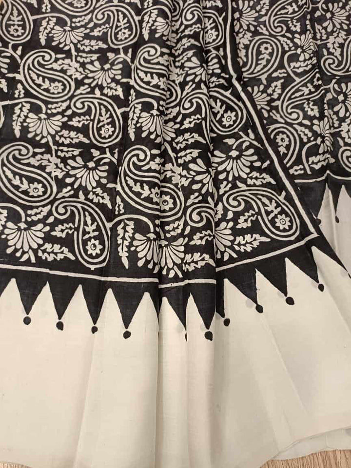 Black & White Pure Bengal Silk Handblock print saree with broad white border & paisley print on body & Aanchal. Contrast, black colour blouse piece included.