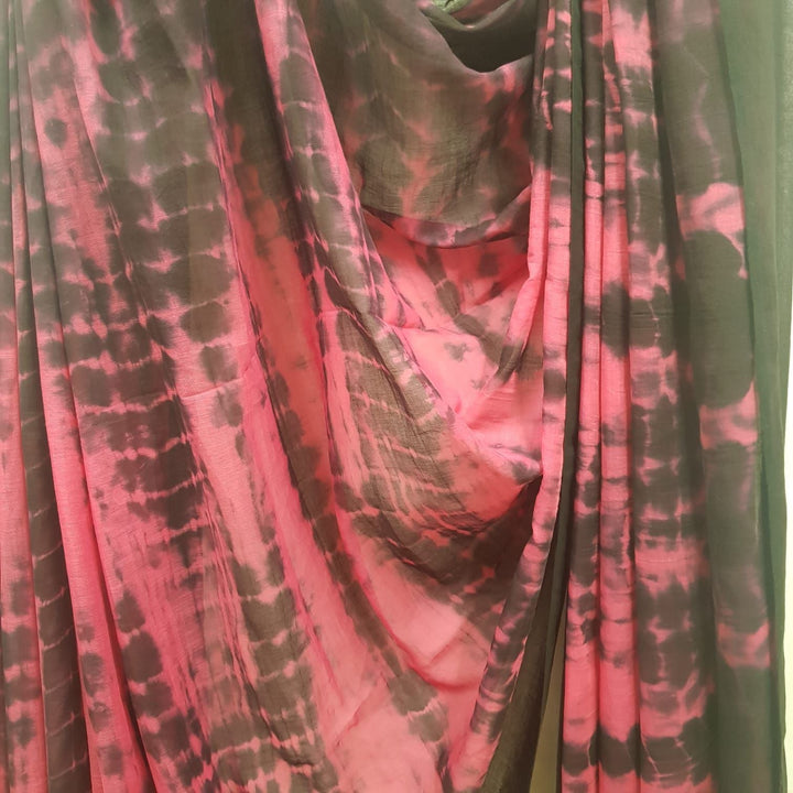 Mul Cotton Shibori Saree by Balaram Saha – Black & Magenta Charm