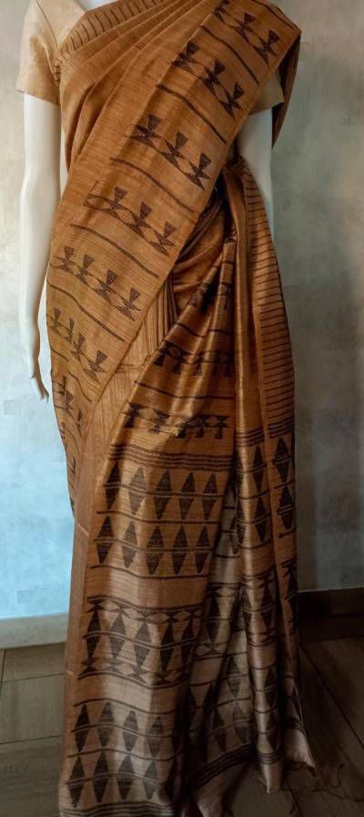 Matka Silk Saree by Balaram Saha – Beige Gold Beauty with Black Grace