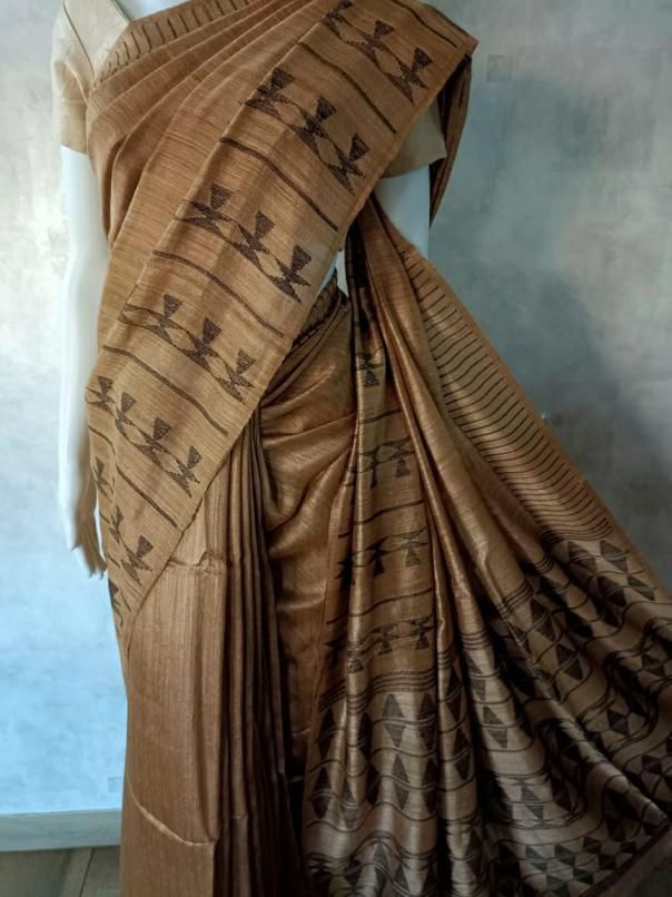 Matka Silk Saree by Balaram Saha – Beige Gold Beauty with Black Grace