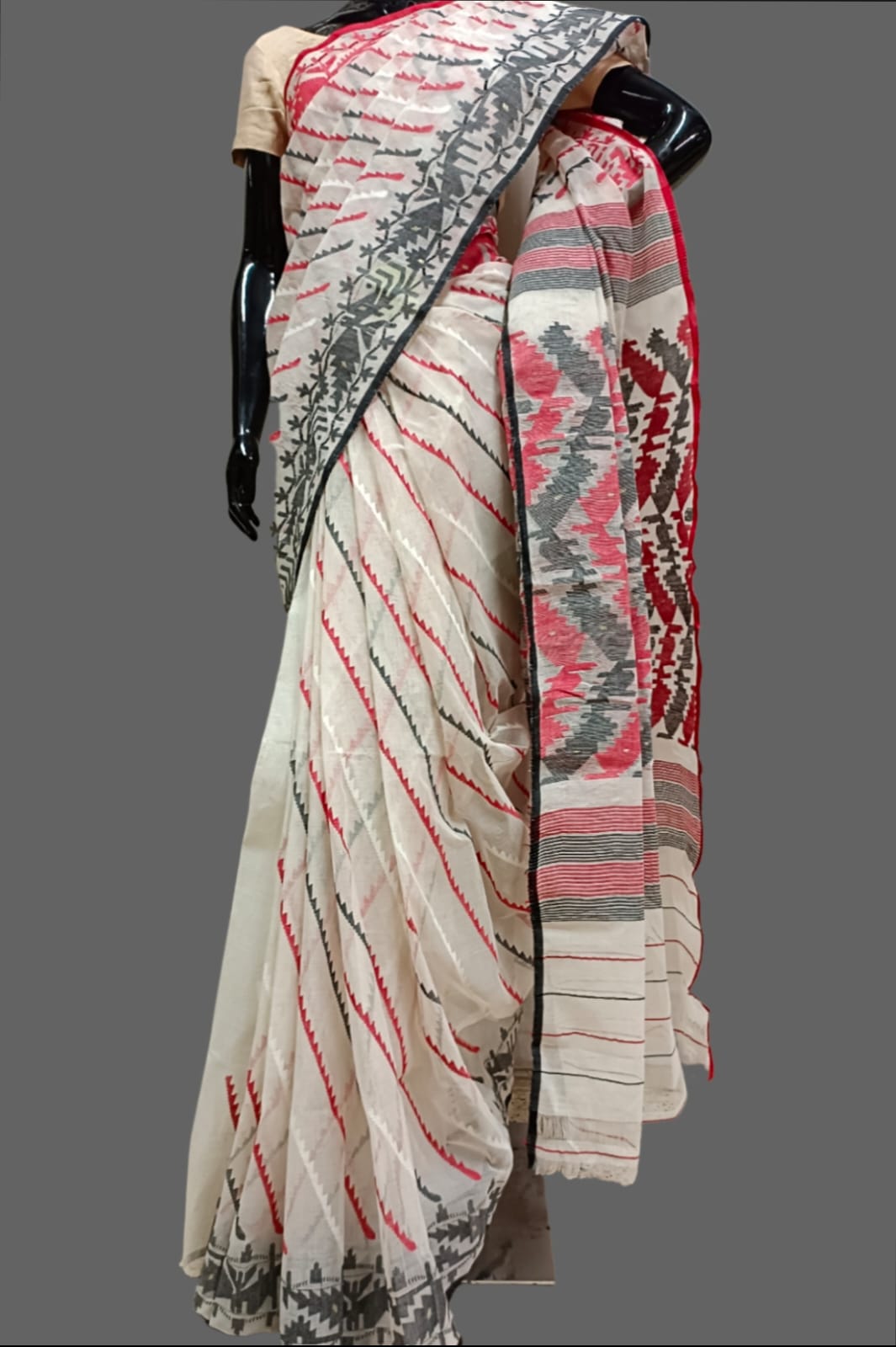 Off white Bangladesh Saw (korat)jamdani saree Balaram Saha