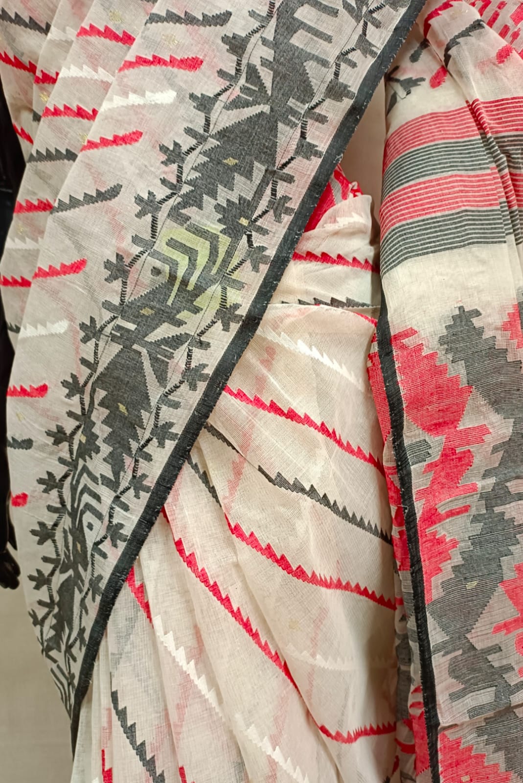 Off white Bangladesh Saw (korat)jamdani saree Balaram Saha