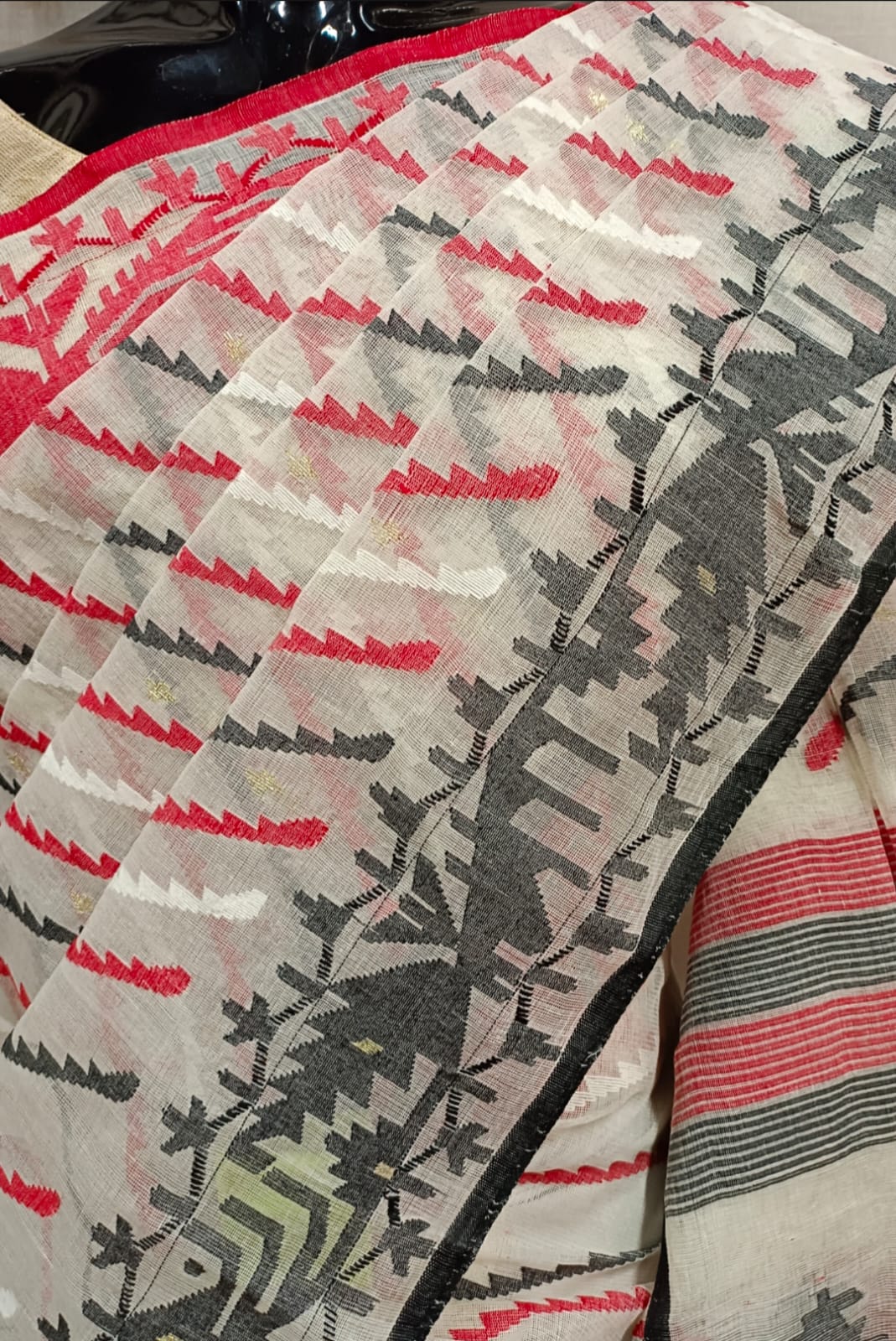 Off white Bangladesh Saw (korat)jamdani saree Balaram Saha