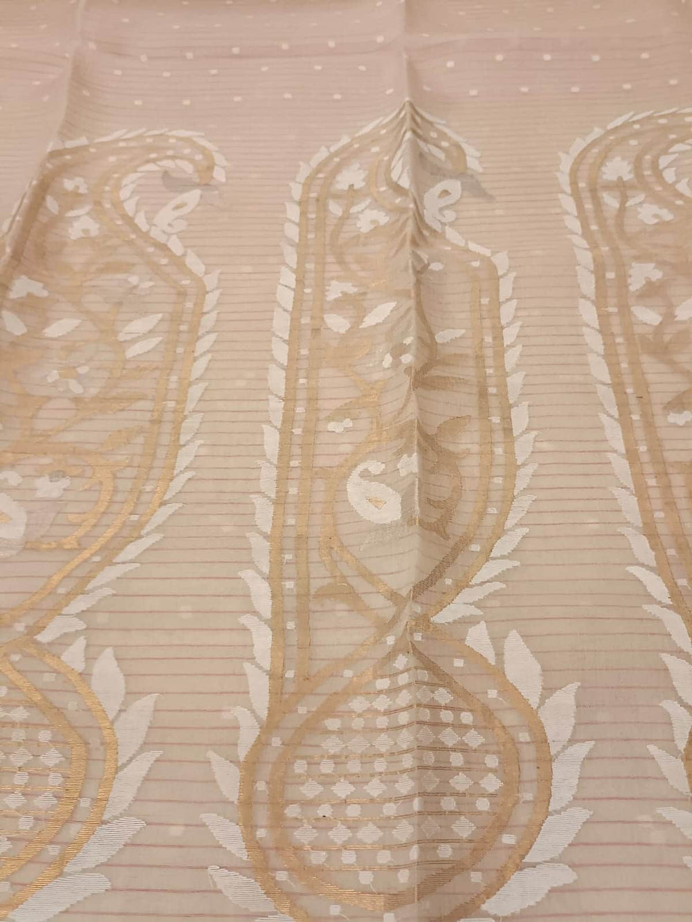 Off White Handwoven Muslin Silk Jamdani saree Balaram Saha