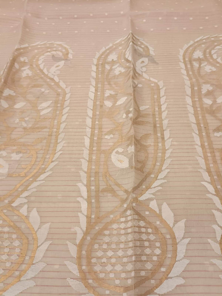 Off White Handwoven Muslin Silk Jamdani saree Balaram Saha