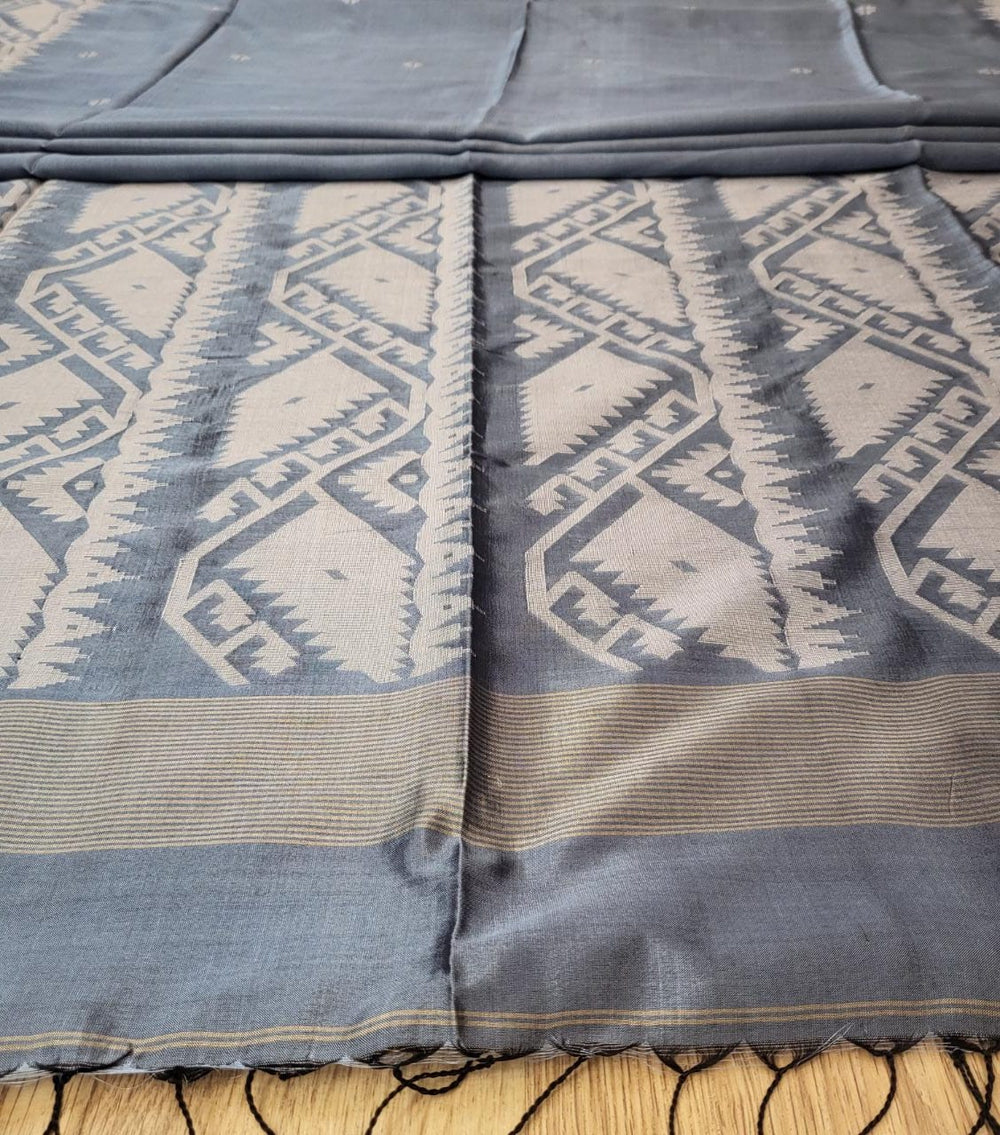 Grey & White Katan Silk handwoven Traditional design Jamdani weave saree Balaram Saha
