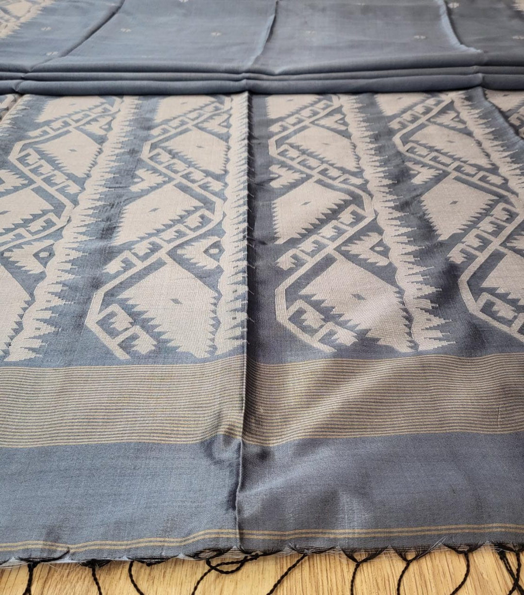 Grey & White Katan Silk handwoven Traditional design Jamdani weave saree Balaram Saha