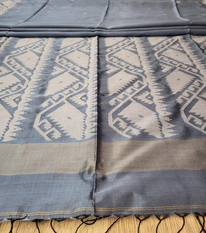 Grey & White Katan Silk handwoven Traditional design Jamdani weave saree Balaram Saha