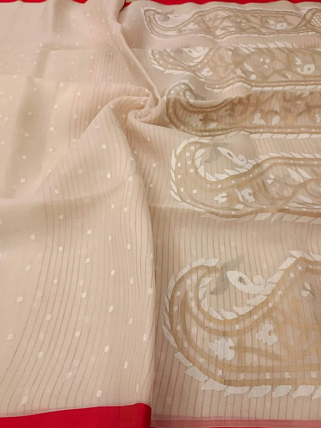 Off White Handwoven Muslin Silk Jamdani saree Balaram Saha