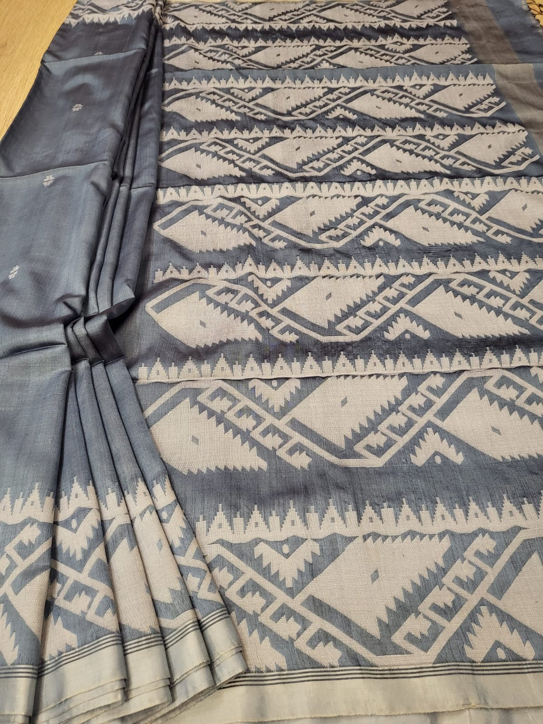 Grey & White Katan Silk handwoven Traditional design Jamdani weave saree Balaram Saha