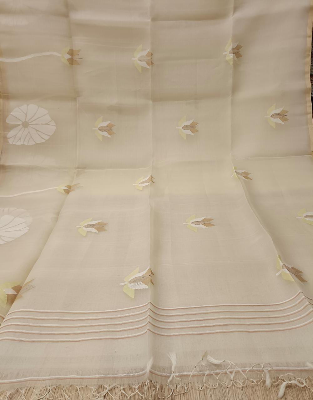 Off White Muslin Silk handwoven Jamdani saree Balaram Saha
