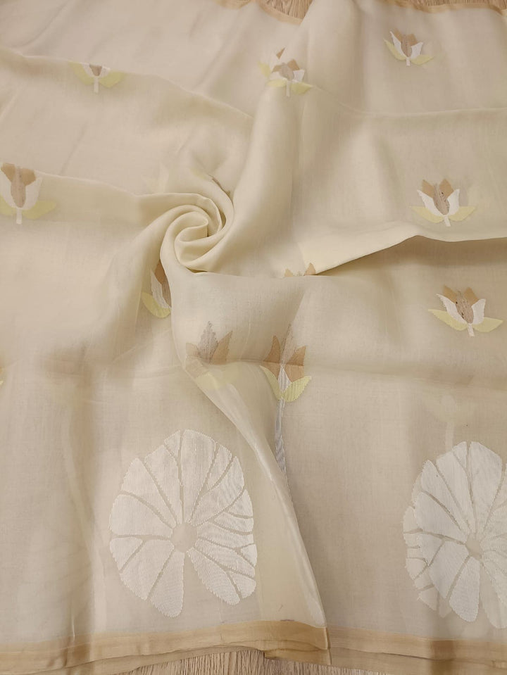 Off White Muslin Silk handwoven Jamdani saree Balaram Saha