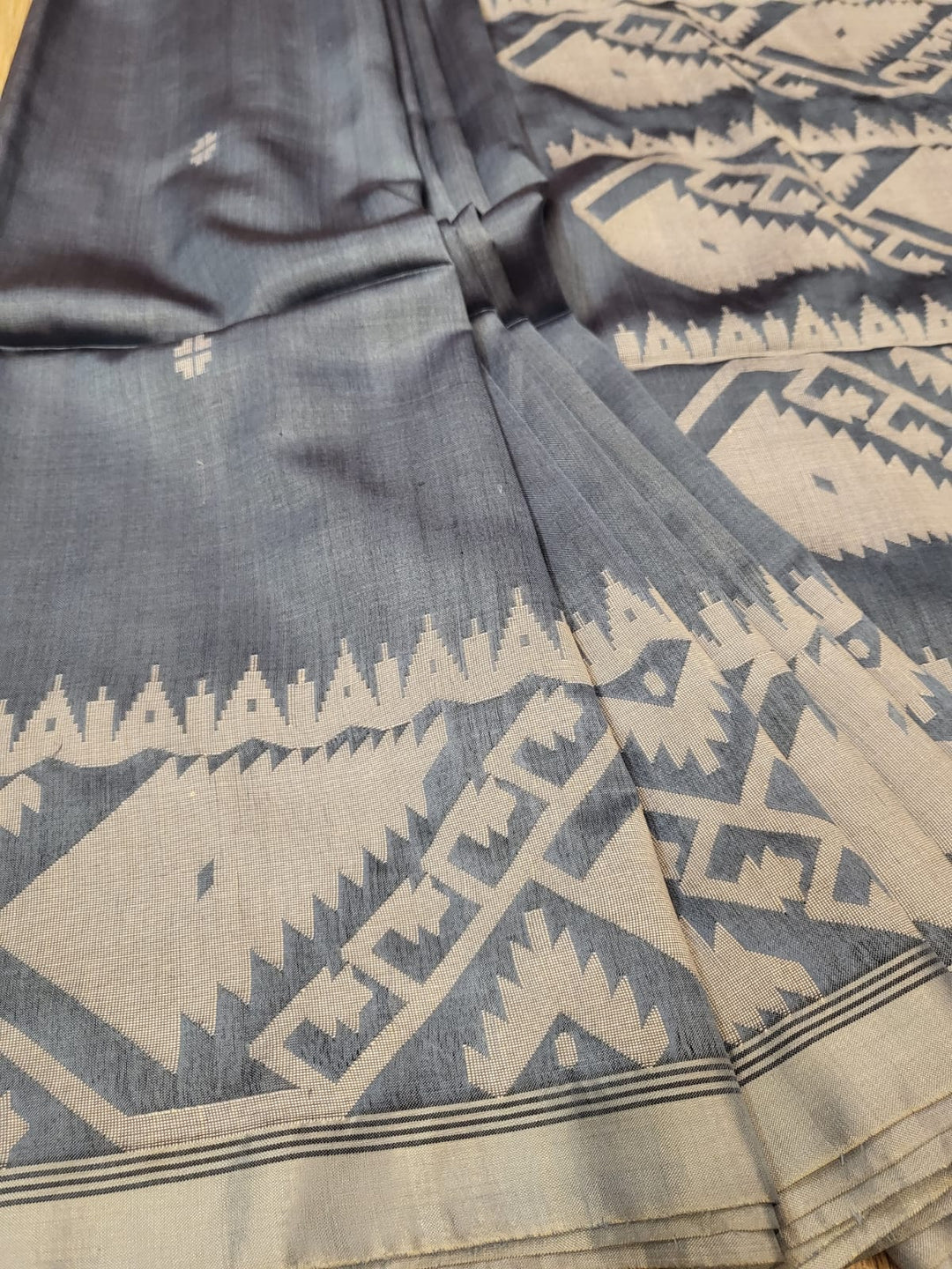Grey & White Katan Silk handwoven Traditional design Jamdani weave saree Balaram Saha