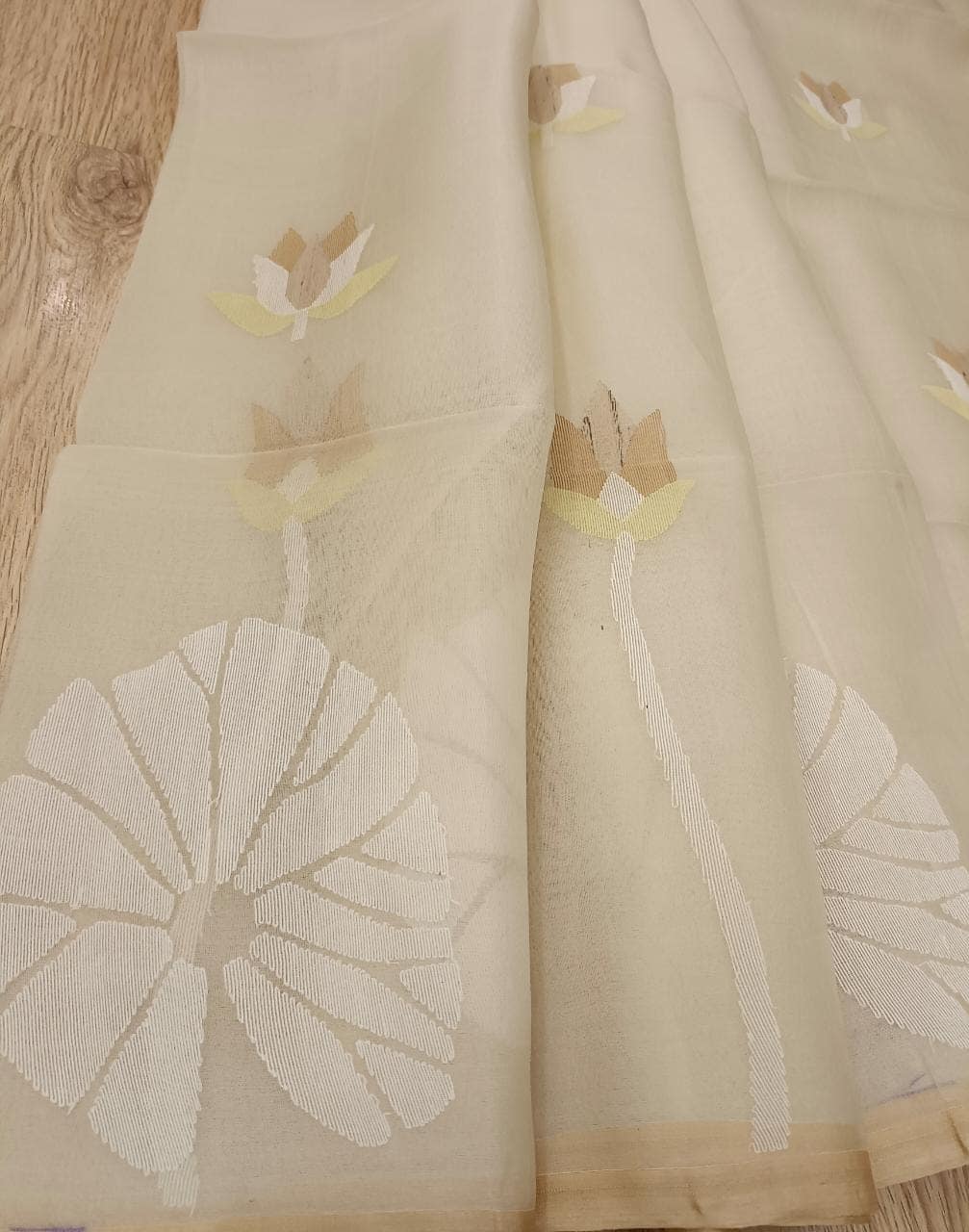 Off White Muslin Silk handwoven Jamdani saree Balaram Saha