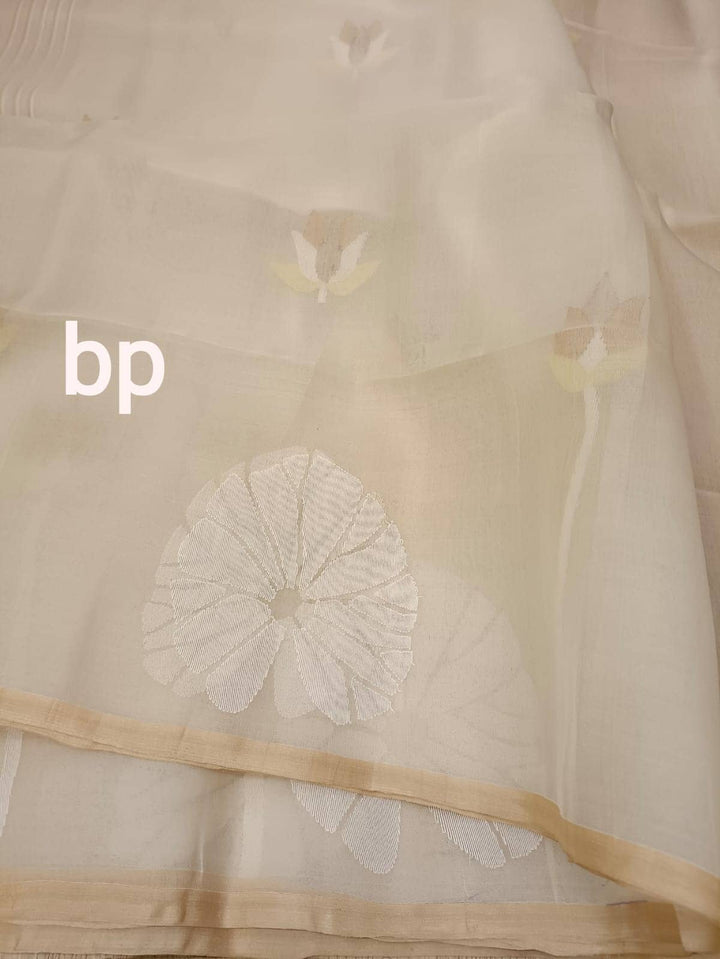 Off White Muslin Silk handwoven Jamdani saree Balaram Saha