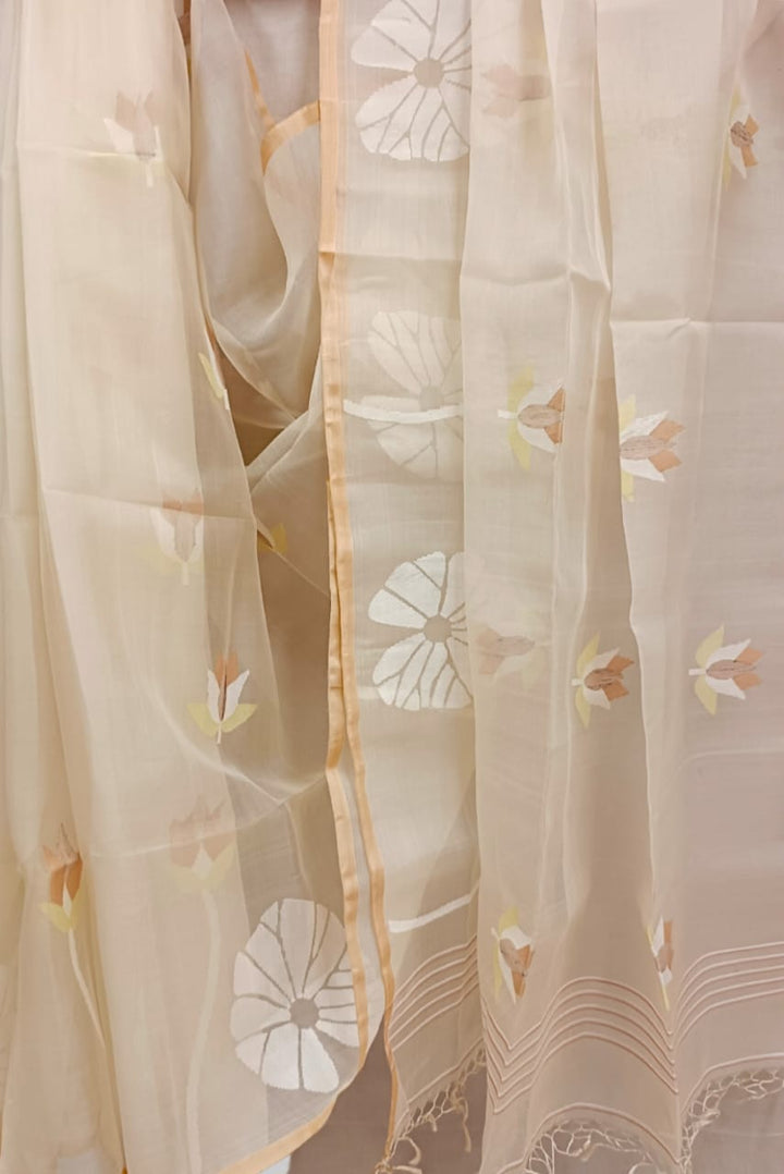 Off White Muslin Silk handwoven Jamdani saree Balaram Saha