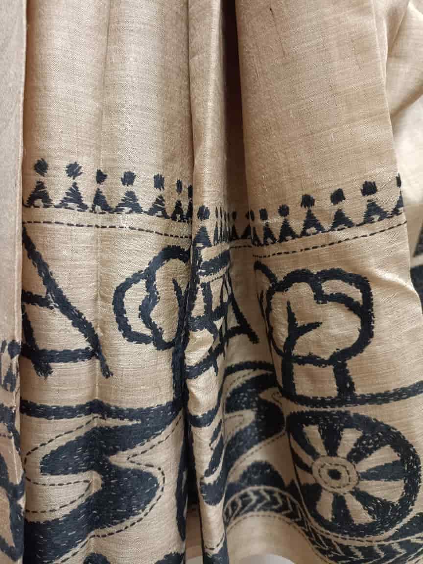 Exclusive Natural Shade & Black, Tussar Silk Kantha Saree With Black Thread Balaram Saha
