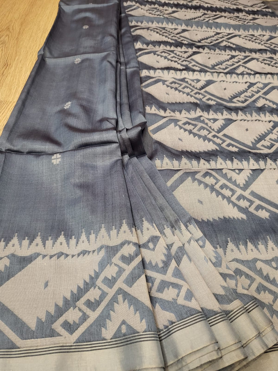 Grey & White Katan Silk handwoven Traditional design Jamdani weave saree Balaram Saha