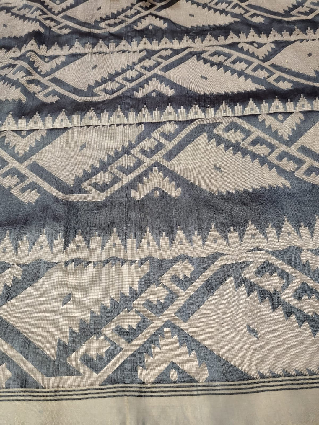 Grey & White Katan Silk handwoven Traditional design Jamdani weave saree Balaram Saha
