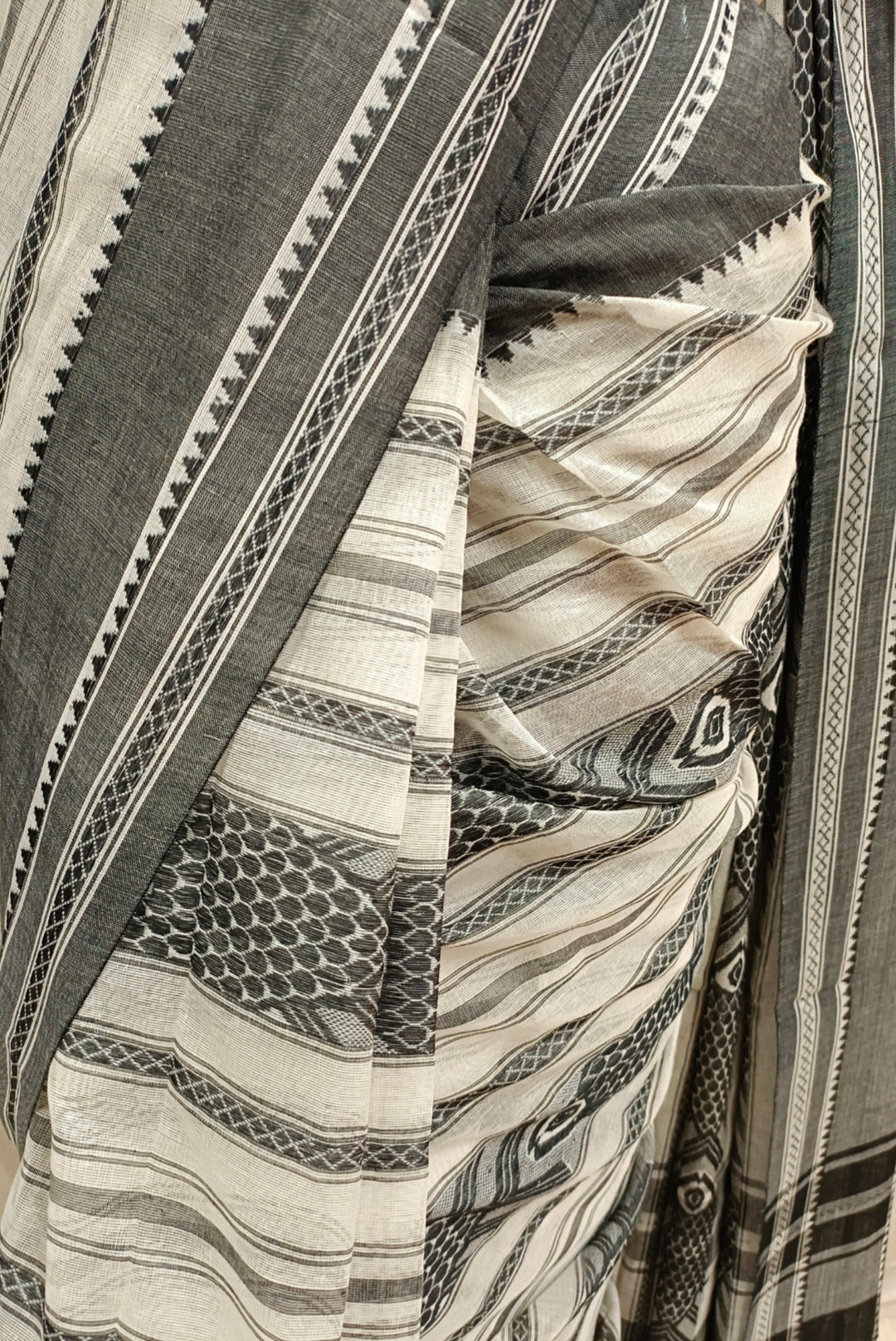 Off-White Handloom Traditional Dhonekali Saree Balaram Saha