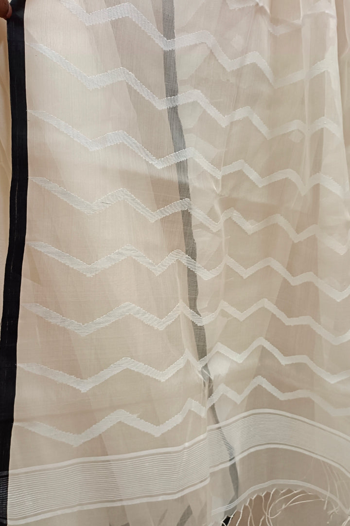 Off-White Handloom Muslin Silk Jamdani Saree Balaram Saha